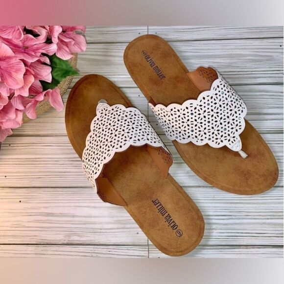 Olivia Miller White Hooded Rhinestone Slip On Sandals S:9 - Picture 12 of 12